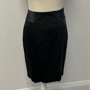 White House Black Market Women's Skirt - Black - Size 2 - EUC